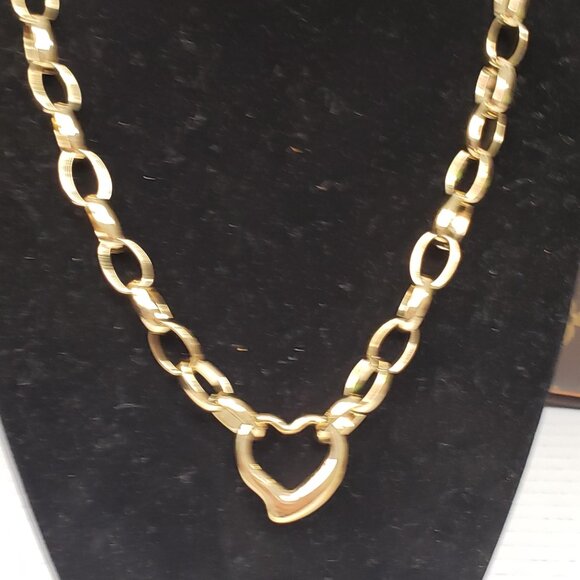 Elegant Golden Stainless Steel Hollow Heart Pendant Necklace - Picture 6 of 9